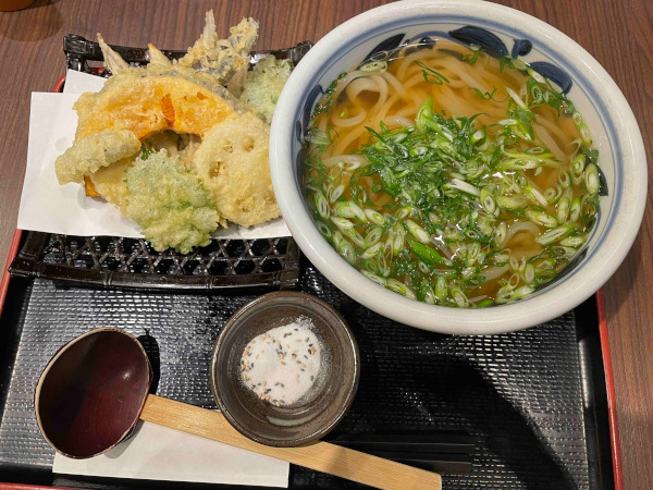 manda udon at yakuin, fukuoka: udon and tempura